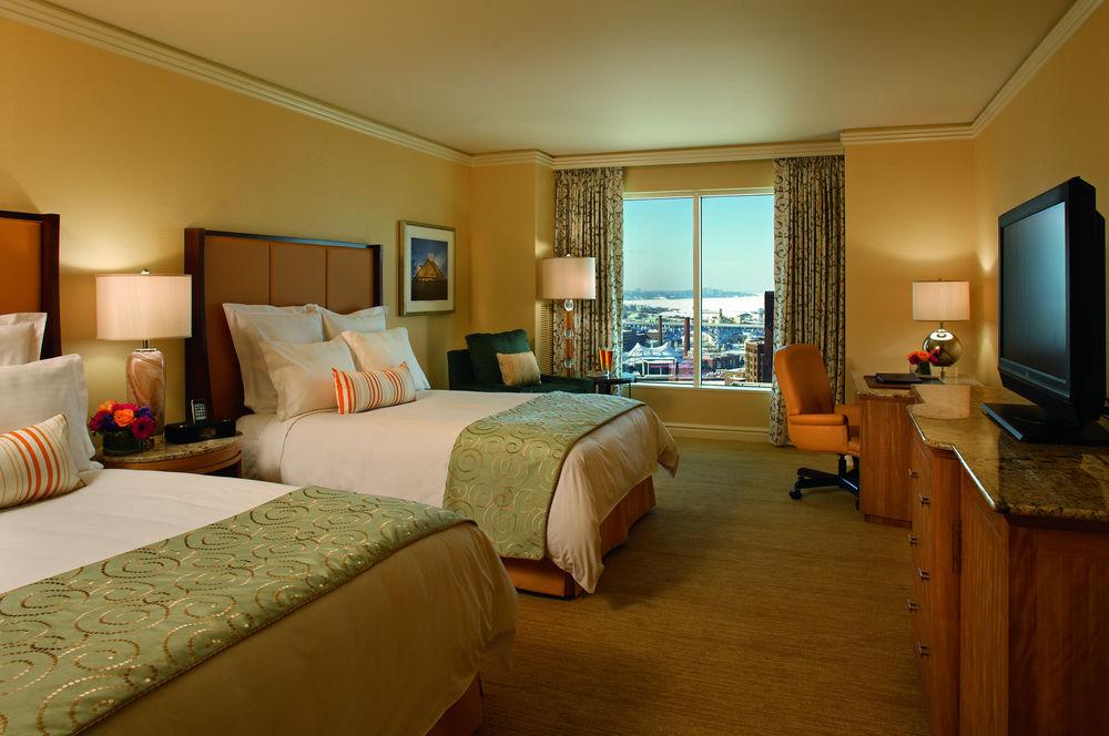 Отель The Ritz-Carlton, Кливленд Экстерьер фото